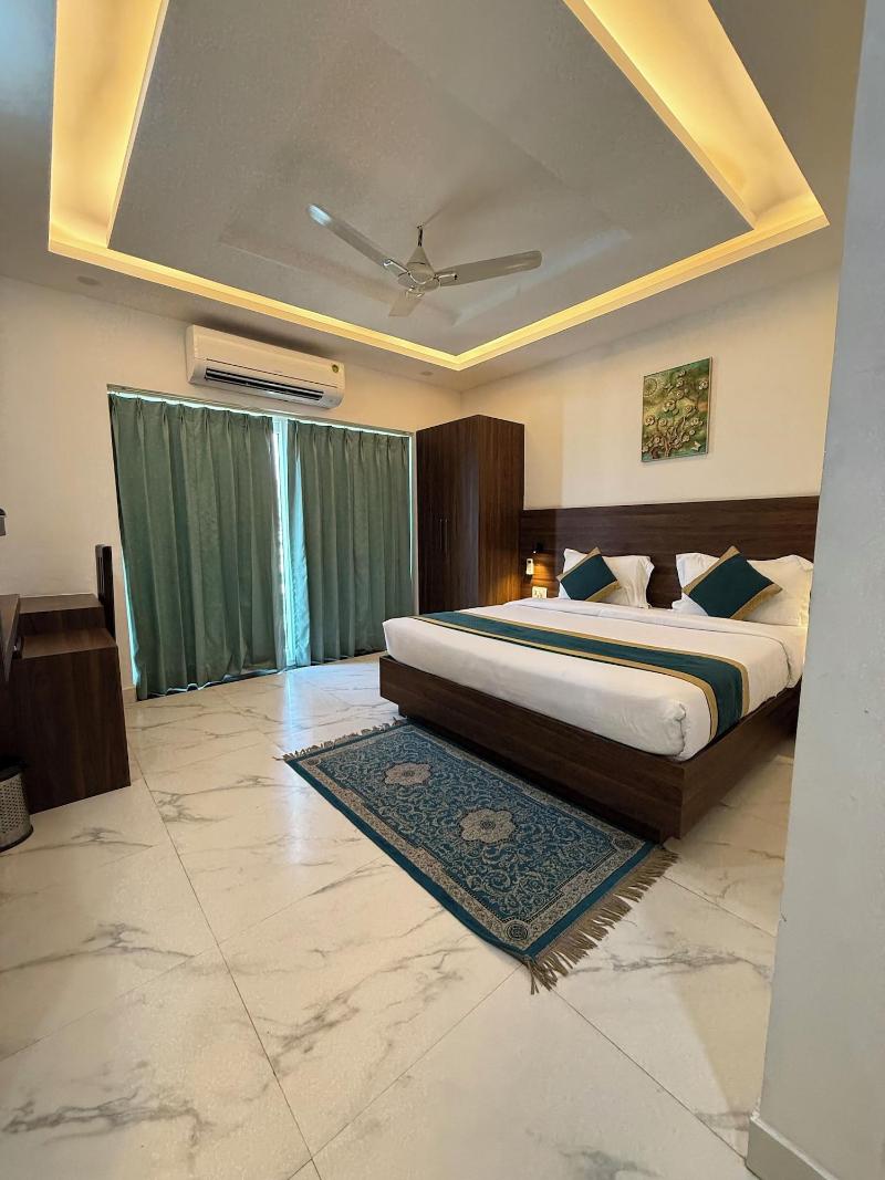 Hotel 7 Heaven image