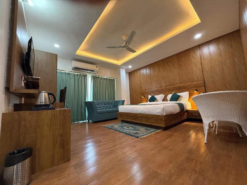 Hotel 7 Heaven image