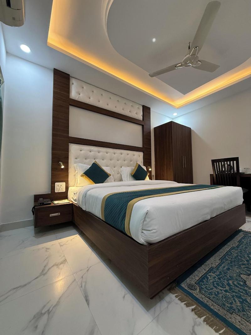 Hotel 7 Heaven image