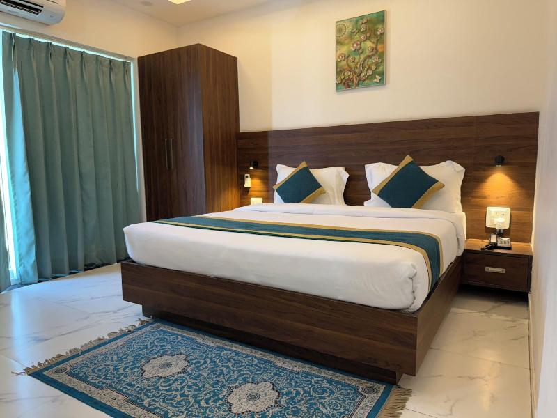 Hotel 7 Heaven image