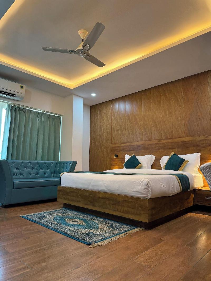 Hotel 7 Heaven image