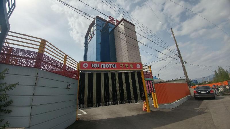 Lol Motel image