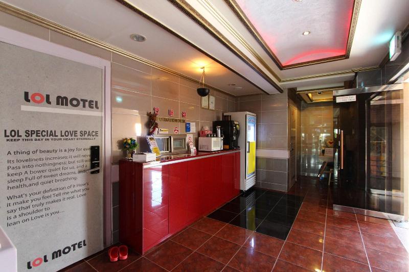 Lol Motel image