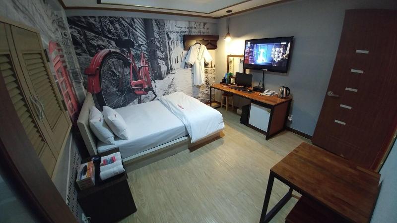 Lol Motel image