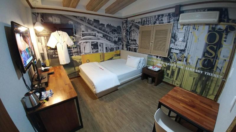 Lol Motel image