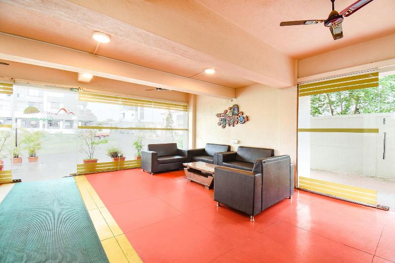 Fabhotel Mountain High Inn image