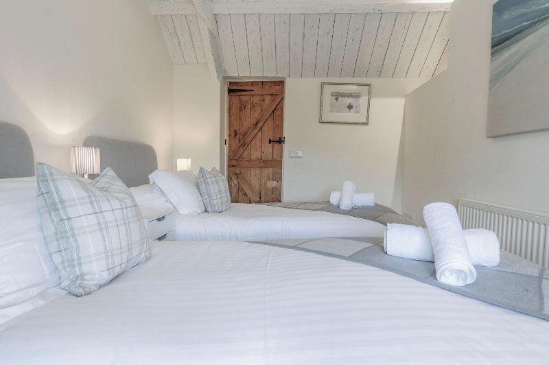 Dollars Cottage 4 Bed Llangennith image