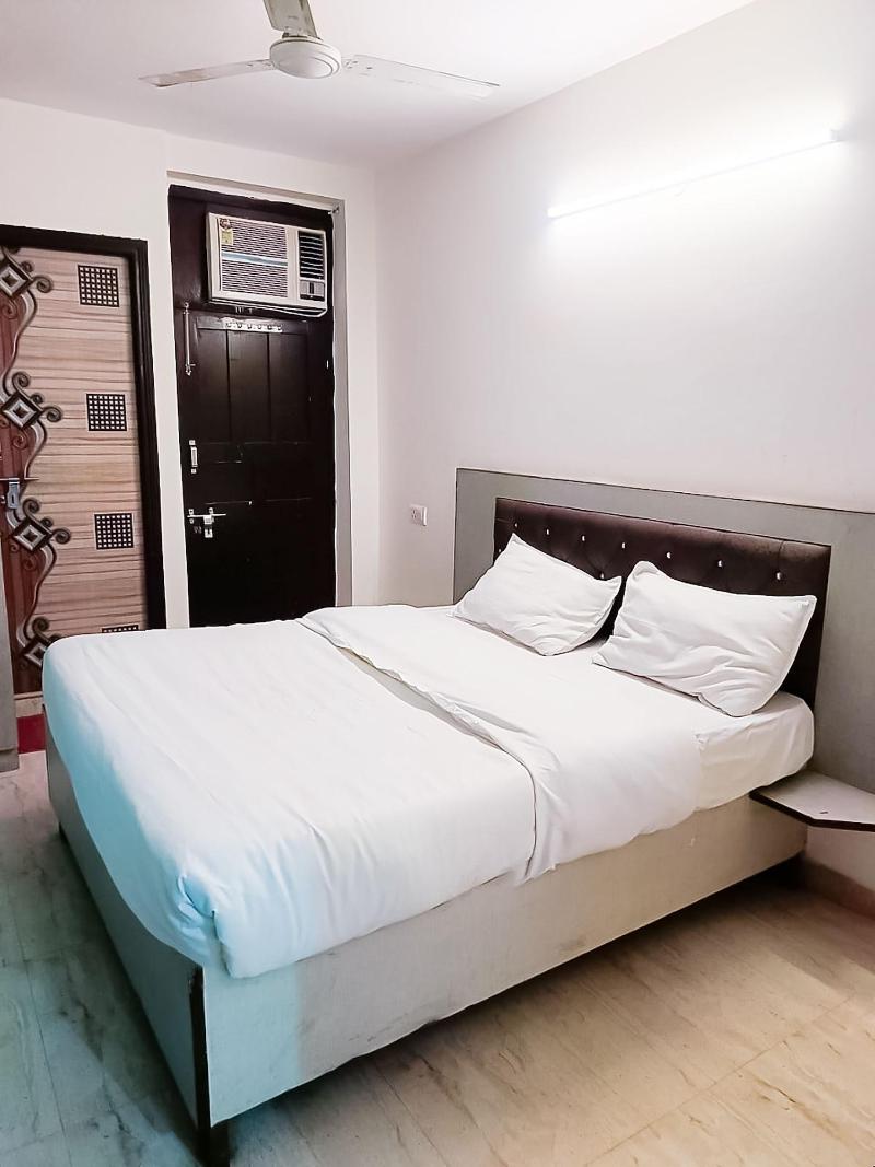 Roomshala 118 Hotel Acclaim 7 Sky image