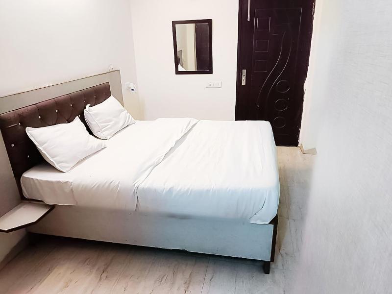 Roomshala 118 Hotel Acclaim 7 Sky image