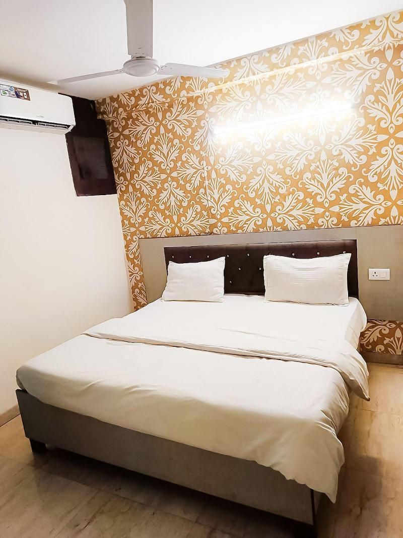 Roomshala 118 Hotel Acclaim 7 Sky image