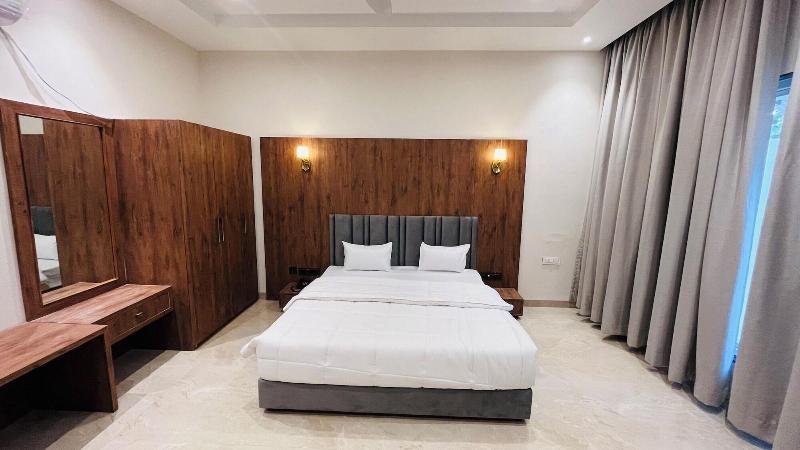 Gaurison Hotel Resort