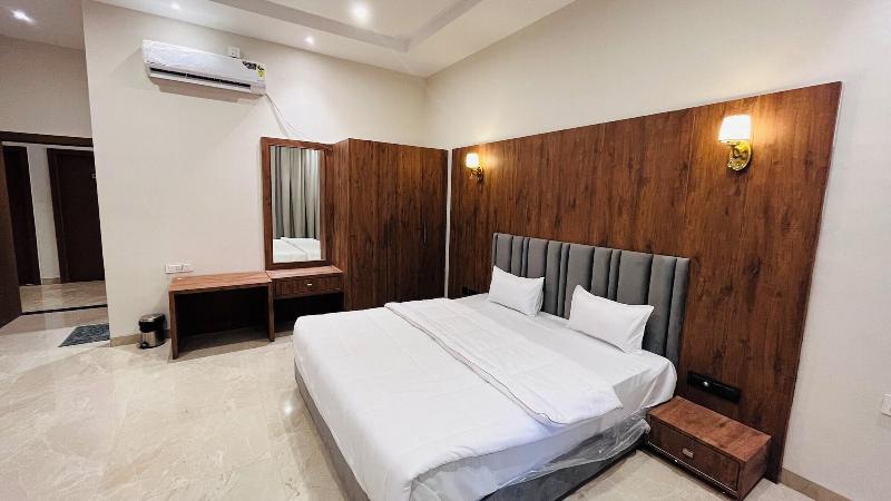 Gaurison Hotel Resort