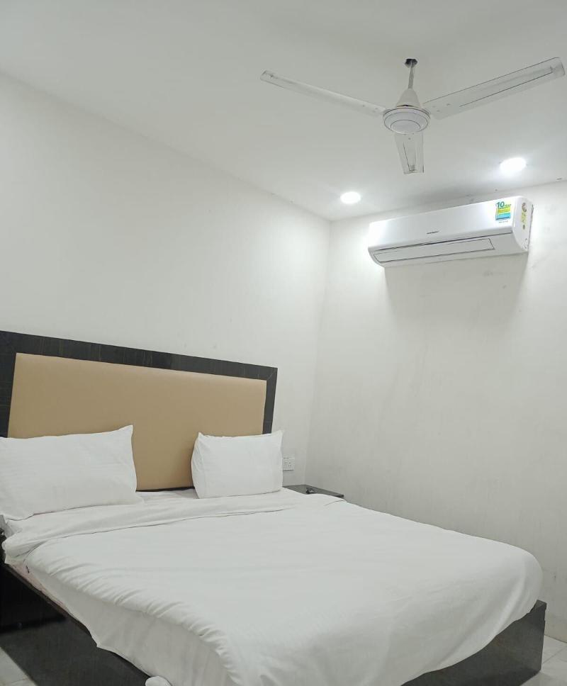 Hotel Rasso Inn Tuglakabad Extn image