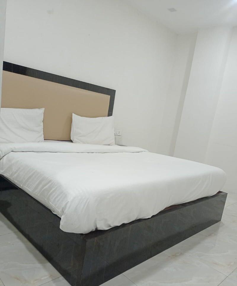Hotel Rasso Inn Tuglakabad Extn image