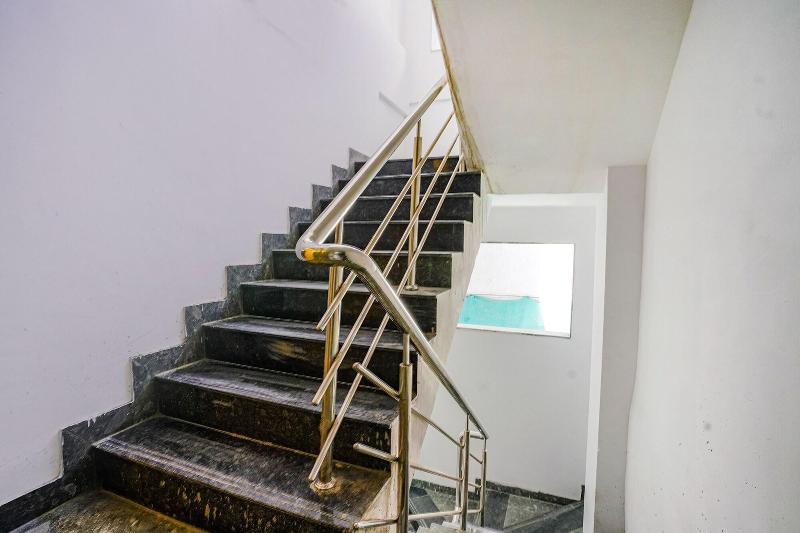 Fabhotel Crystal Inn image