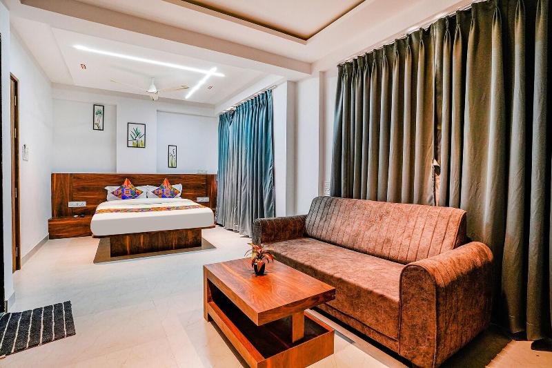 Fabhotel Crystal Inn image