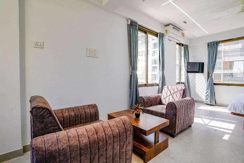 Fabhotel Crystal Inn image