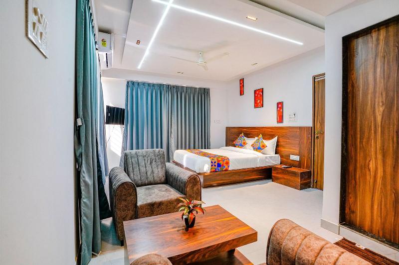 Fabhotel Crystal Inn image