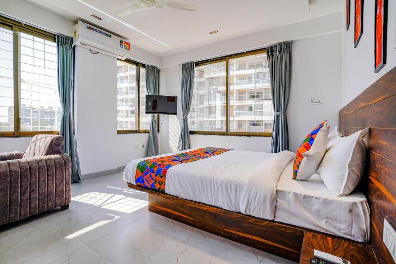Fabhotel Crystal Inn image