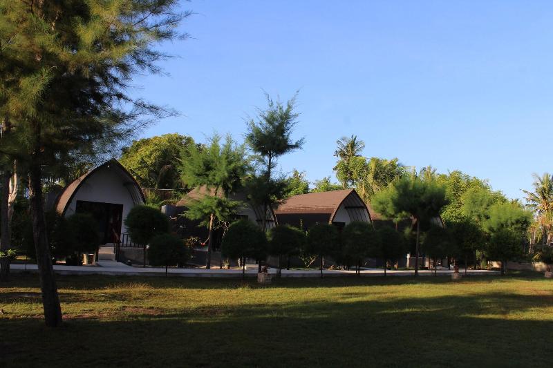 Nusa Indah Bungalows — exterior view