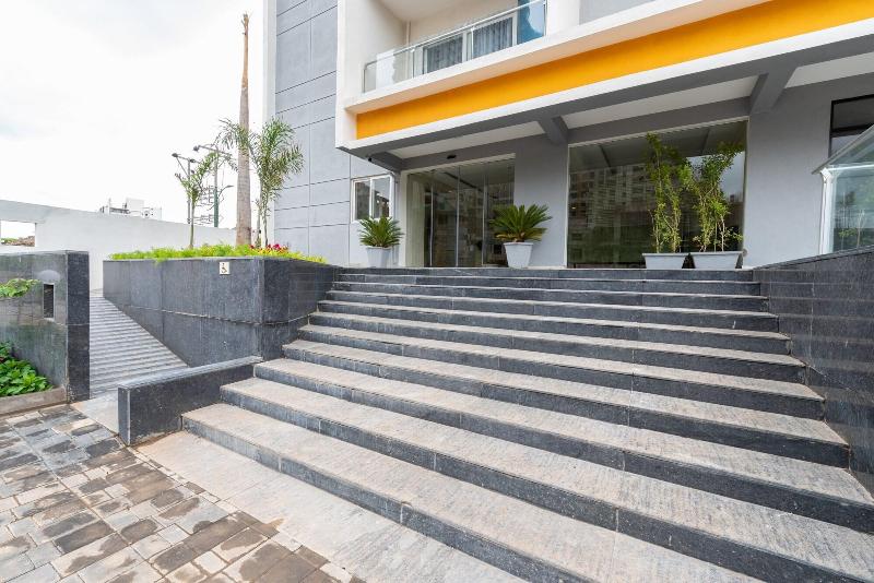 Staybird B Suite Business Hotel image