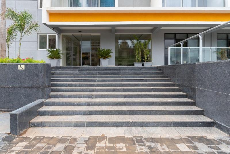 Staybird B Suite Business Hotel image