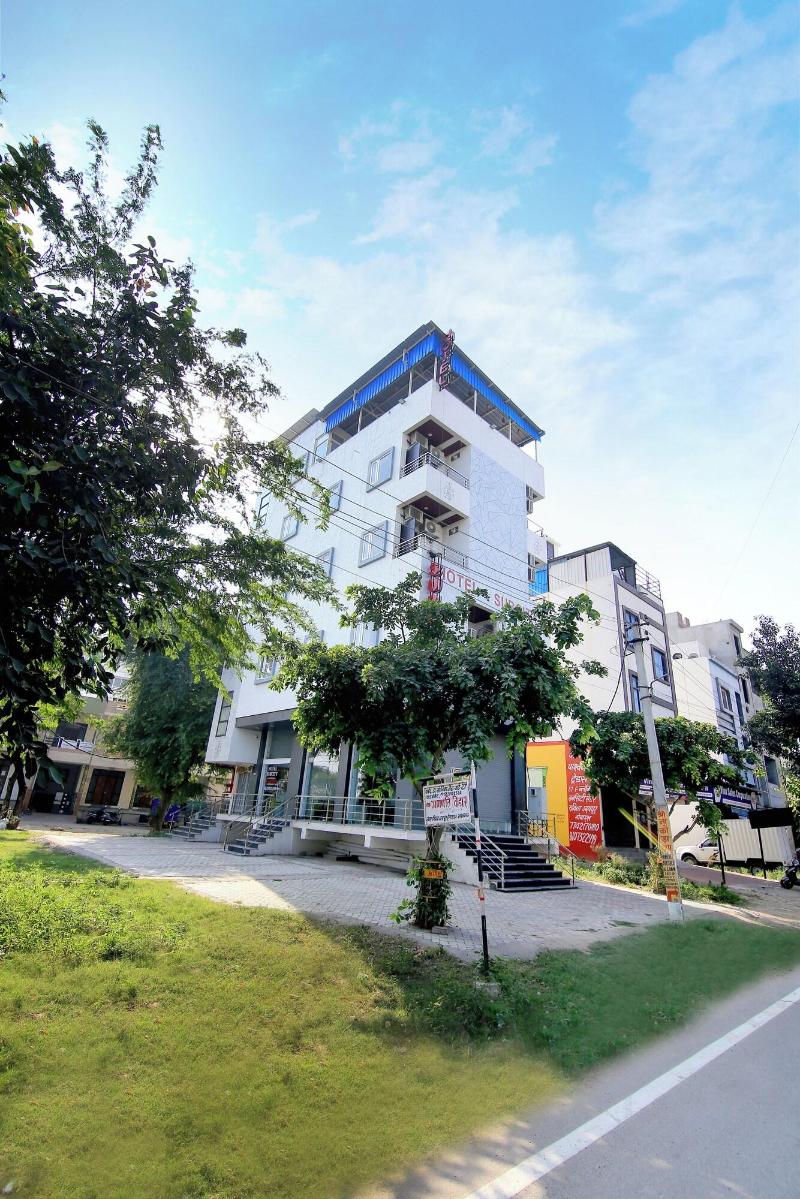 Hotel Subcity image