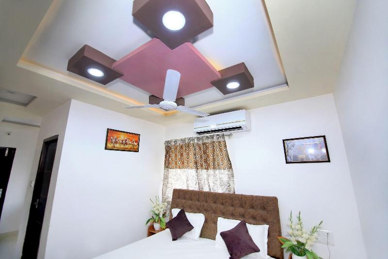 Hotel Subcity image