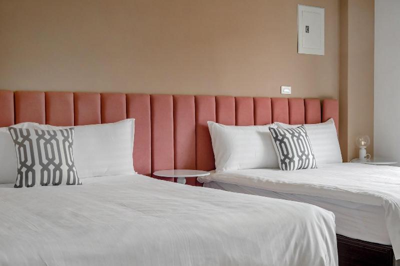 H Knock Knock Style Inn image