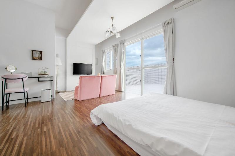 H Knock Knock Style Inn image