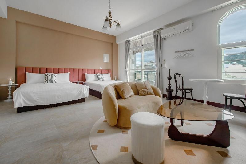 H Knock Knock Style Inn image