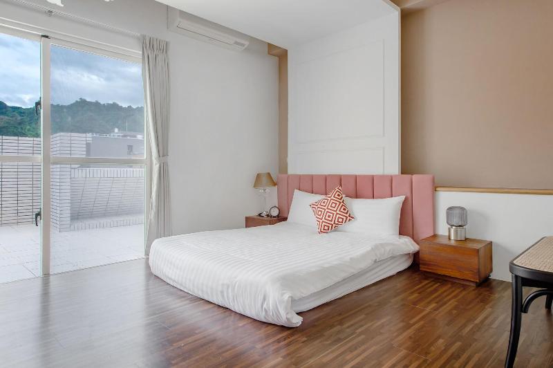 H Knock Knock Style Inn image