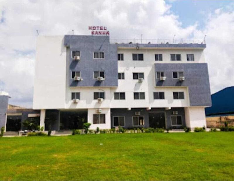 Kanha Hotel Resort