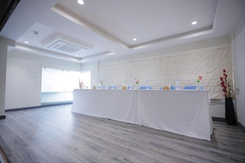 Avenue Hotel Ballygunge image