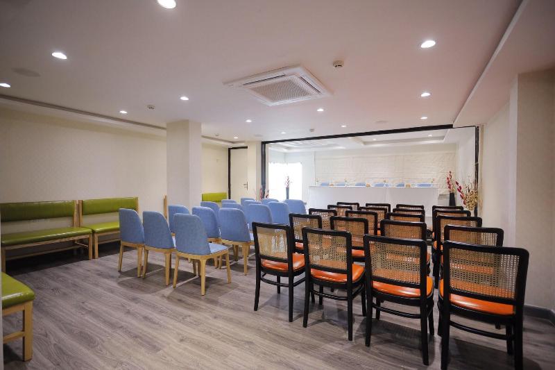 Avenue Hotel Ballygunge image