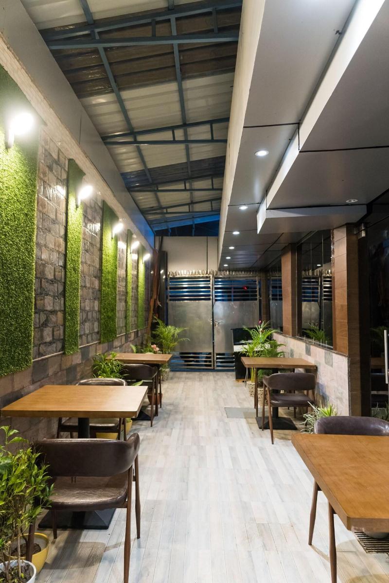 Avenue Hotel Ballygunge — restaurant