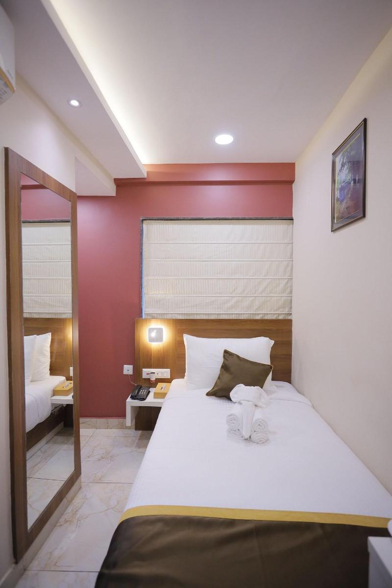 Avenue Hotel Ballygunge image
