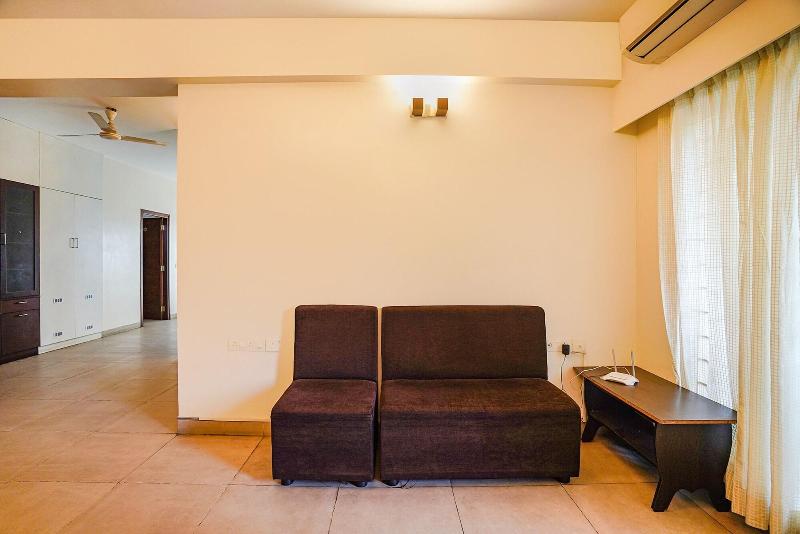 Fabhotel Home Tree Service Apartment image