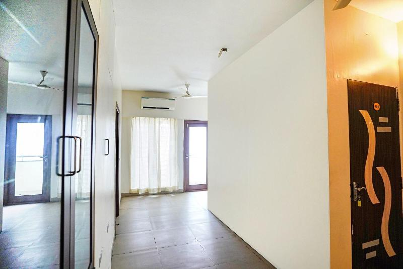 Fabhotel Home Tree Service Apartment image