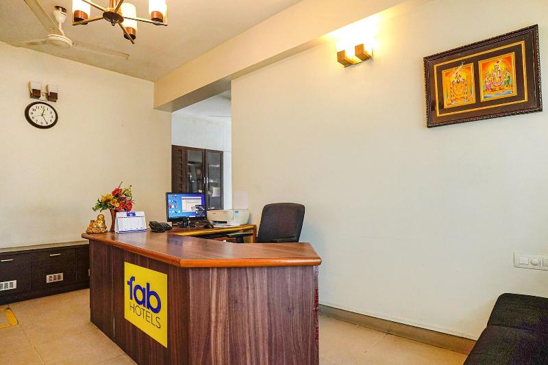 Fabhotel Home Tree Service Apartment image