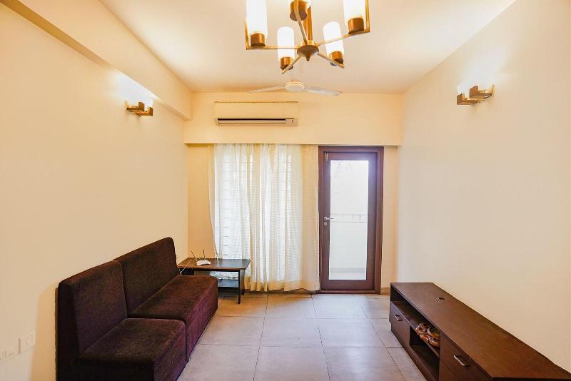 Fabhotel Home Tree Service Apartment image
