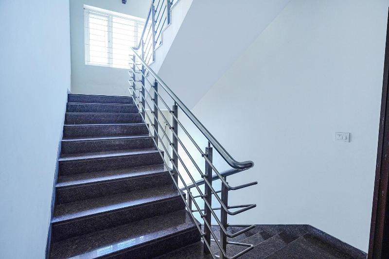 Fabhotel Home Tree Service Apartment image
