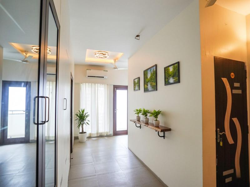 Fabhotel Home Tree Service Apartment image