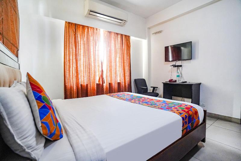 Fabhotel Home Tree Service Apartment image