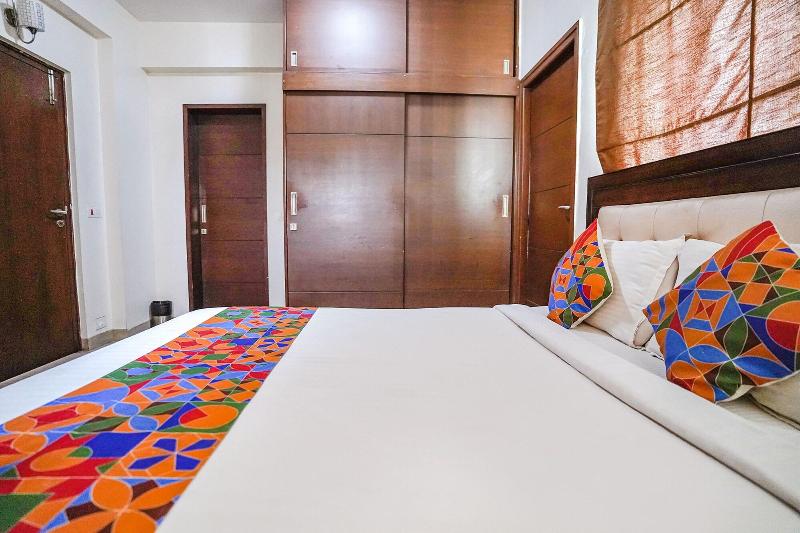 Fabhotel Home Tree Service Apartment image