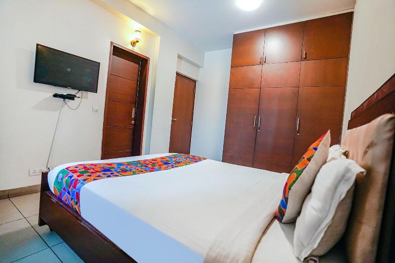 Fabhotel Home Tree Service Apartment image