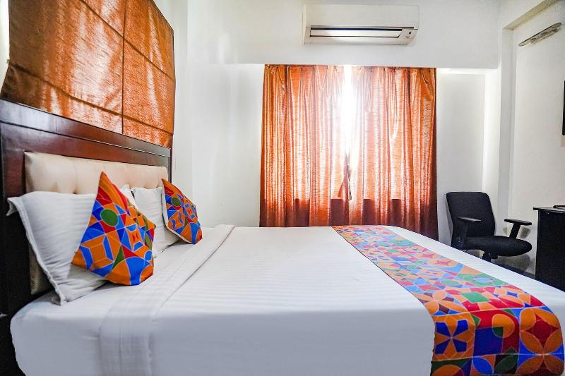Fabhotel Home Tree Service Apartment image