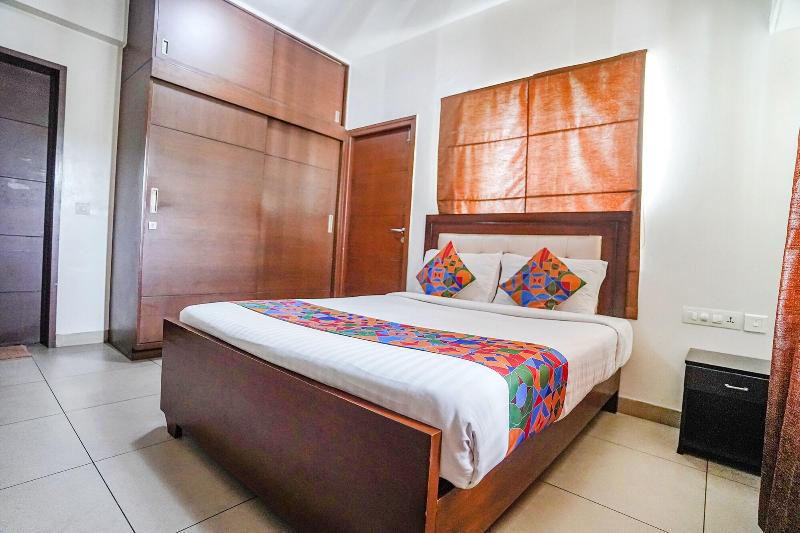 Fabhotel Home Tree Service Apartment image
