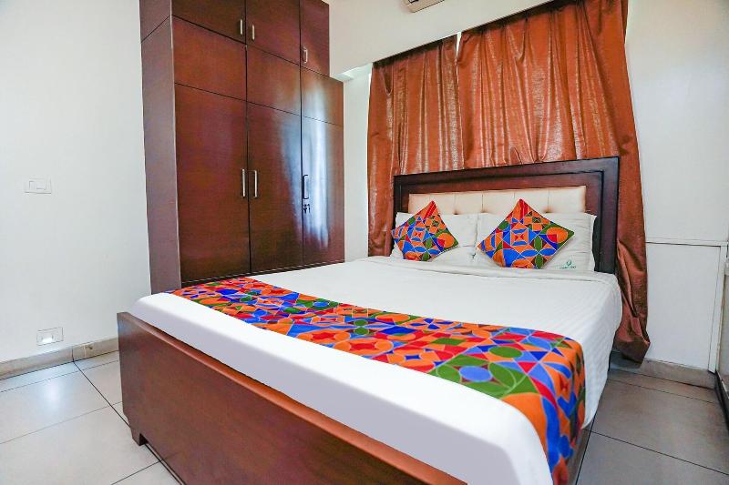 Fabhotel Home Tree Service Apartment image