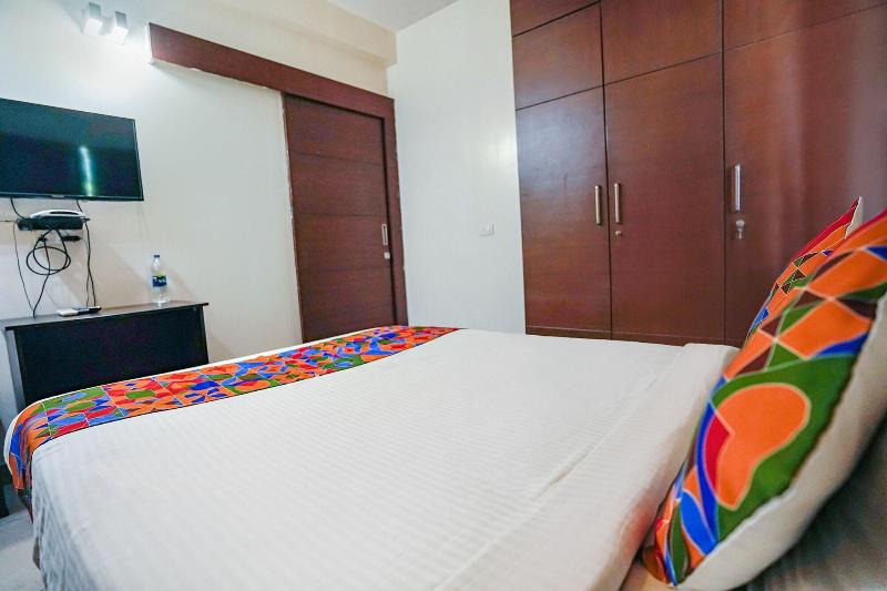 Fabhotel Home Tree Service Apartment image